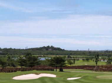 Thajská Pattaya a golfové hřiště