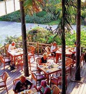 Thajský hotel Green Park Resort s restaurací