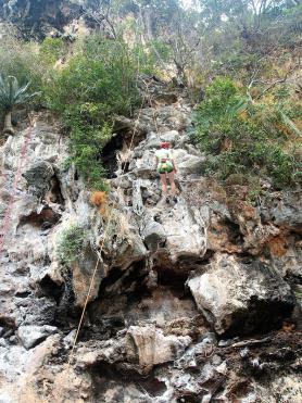 Poloostrov Railay - horolezkyně na vápencové skále